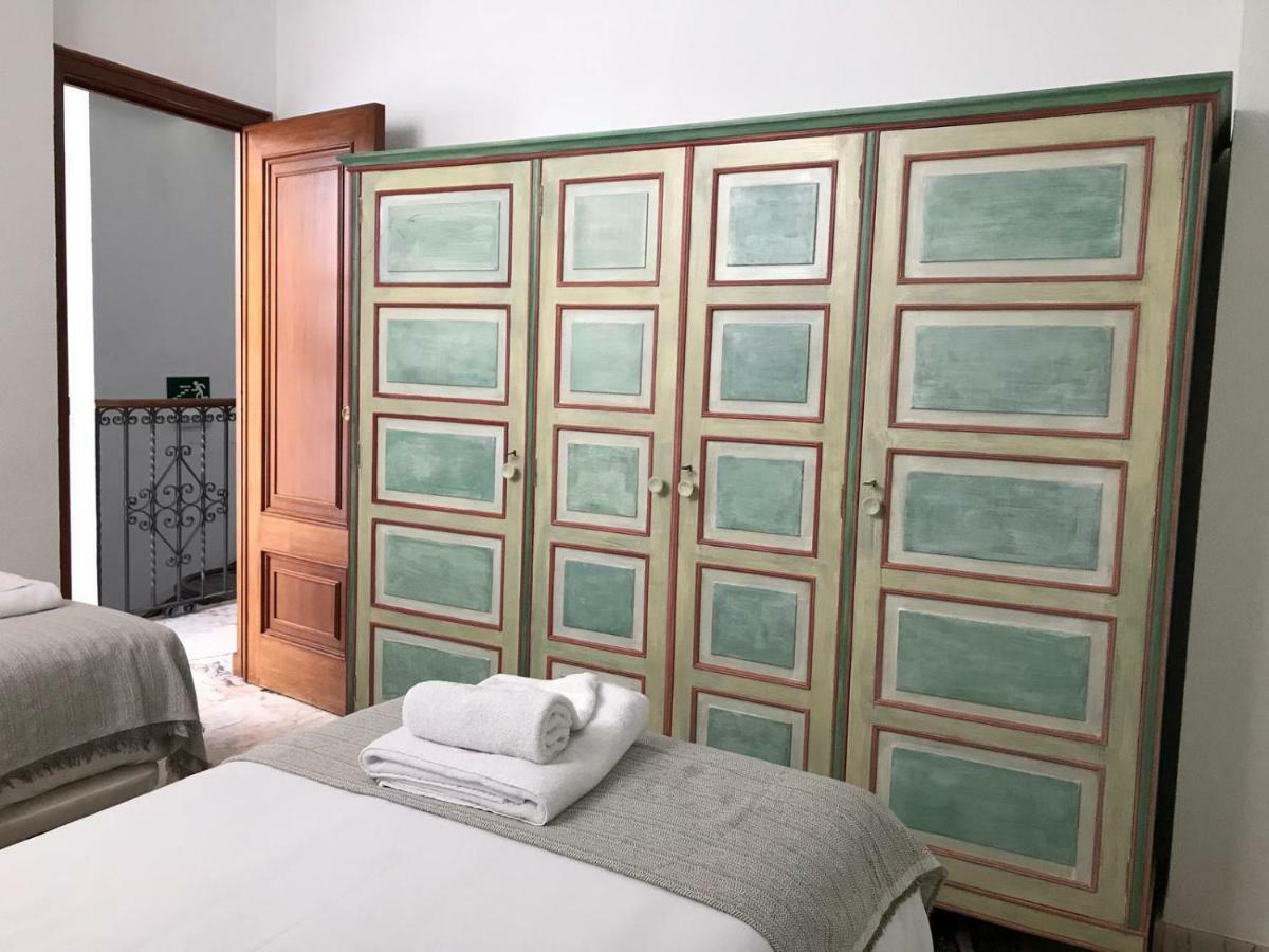 Casa Puerta De Santa Cruz